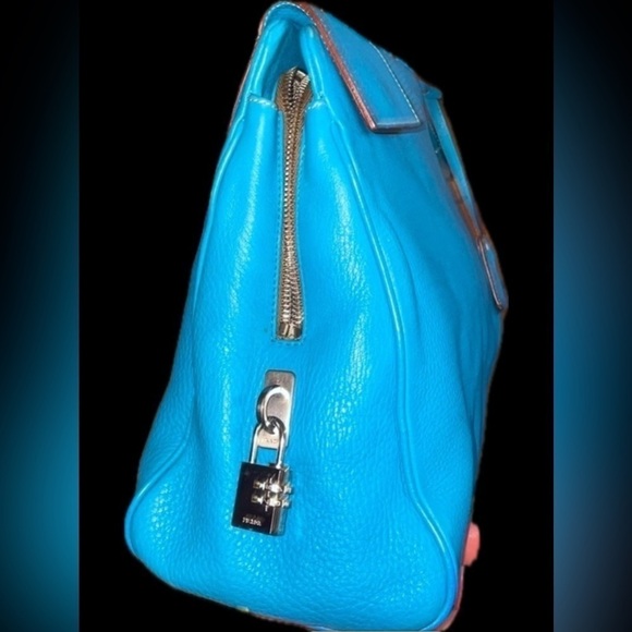 Prada Vitello Daino Triple Pocket Shopper Tote Like new! - Picture 4 of 9